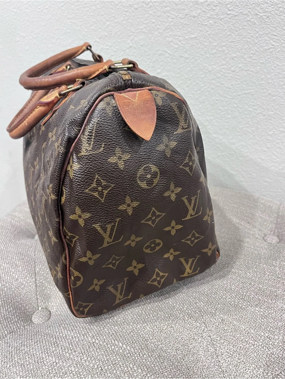 LOUIS VUITTON MONOGRAM SPEEDY 30 BAG.